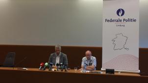 <p>Guido Vermeiren (l.), Prokurator des Königs in Limburg, und Kris Vandepaer von der Föderalen Gerichtspolizei Limburg bei der Pressekonferenz am Montag in Hasselt.</p>