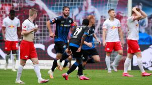 <p>06.06.2020, Sachsen, Leipzig: Fußball: Bundesliga, RB Leipzig - SC Paderborn 07, 30. Spieltag in der Red Bull Arena. SC Paderborns Christian Strohdiek (3.v.r.) feiert sein Tor zum 1:1.</p>