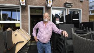 <p>Am Samstag waren die Terrassenmögel noch aufgestapelt, aber an diesem Montag ist Manfred Schumacher, Wirt des Café Columbus in Eupen, klar für die Wiedereröffnung. Landesweit bleibt allerdings jede fünfte Gaststätte vorerst noch geschlossen, weil die Betreiber die strengen Auflagen nicht erfüllen können.</p>