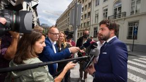<p>MR-Parteichef Georges-Louis Bouchez trifft zur Gesprächsrunde bei Premierministerin Wilmès ein. Er will bis zum Nationalfeiertag am 21. Juli eine Koalition bilden können.</p>