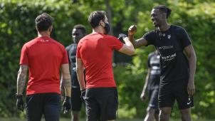 <p>Cheftrainer Benat San José und Neuzugang Amara Baby (r.) am Mittwochmorgen</p>