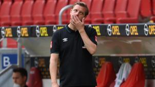 <p>Bremens Cheftrainer Florian Kohfeldt steht an der Seitenlinie.</p>