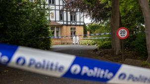 <p>In Brügge ist Bürgermeister Dirk De fauw am Samstag bei einer Messerattacke am Hals verletzt worden.</p>