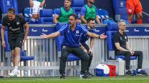 <p>Trainer David Wagner leidet am Spielfeldrand. In seinen 15 Sieglos-Spielen gab es neun Pleiten und sechs Remis.</p>