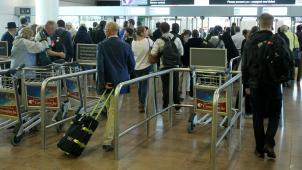 <p>Zur Eindämmung der Coronavirus-Pandemie hatten sich Mitte März alle EU-Staaten außer Irland sowie verschiedene Nicht-EU-Staaten darauf geeinigt, nicht zwingend notwendige Reisen in die EU zunächst zu verbieten.</p>