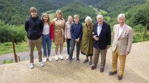 <p>Familienfoto am Aussichtspunkt „Tombeau du Geant“.</p>
