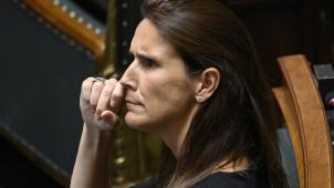 <p>Sophie Wilmès wehrte sich am Donnerstag gegen Kritik aus der Opposition.</p>