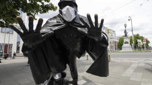 <p>Ist die Corona-Lage in Brüssel unterbelichtet? Foto: Statue des „Polizisten Nr.15“ (aus den Comic-Abenteuern von Quick und Flupke) am Place Sainctelette.</p>