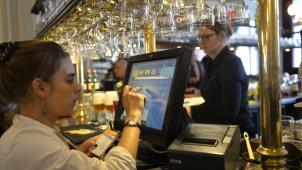 <p>Im vergangenen Jahr mussten die Steuerbehörden in 3.418 Fällen Bußgelder gegen Gaststätten verhängen, die mit der „weißen Kasse“ nicht ordnungsgemäß gearbeitet haben.</p>