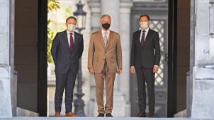 <p>König Philippe empfing Paul Magnette (r.) und Bart De Wever (l.) am Freitagnachmittag im Stadtschloss in Audienz.</p>