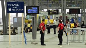 <p>Am Bahnhof von Ostende kommen an schönen, heißen Tagen bis zu 15.000 Tagestouristen mit dem Zug an.</p>