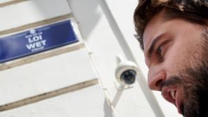 <p>MR-Parteichef Georges-Louis Bouchez will Parteikollegin Wilmès im Sattel des Premiers halten. Großer Gewinner dieses Pokerspiels könnte die MR sein, die beim Stretego von PS und N-VA viel zu verlieren hat und jetzt - neben Open VLD - zwei weitere Verbündete hat: Ecolo und Groen.</p>
