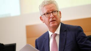 <p>Innenminister Pieter De Crem gab in der Kammer nähere Einzelheiten zum gewaltsamen Polizeieinsatz im Februar 2018 bekannt.</p>