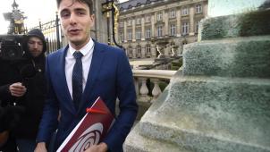 <p>Der SP.A-Vorsitzende Conner Rousseau hat die CD&amp;V am Donnerstag eindringlich dazu aufgerufen, sich endlich mit an den Verhandlungstisch zu setzen.</p>