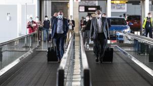 <p>Passagiere am Brüsseler Flughafen.</p>