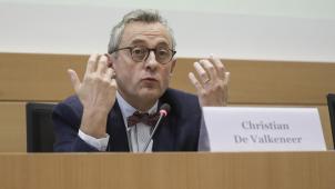 <p>Der Lütticher Generalprokurator Christian de Valkeneer bei der Anhörung im Parlament.</p>