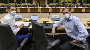 <p>Die Koalitionsverhandlungen unter der Leitung der Regierungsbildner Alexander de Croo (l.) und Paul Magnette (r.) sind am Donnerstagmorgen im Egmontpalast in Brüssel gestartet.</p>