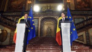 <p>Die Regierungsbildner Alexander De Croo (r.) und Paul Magnette richteten sich am Mittwochmorgen nach der Einigung über das Koalitionsabkommen an die Presse.</p>