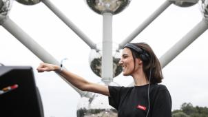 <p>Eine Szene vor Corona: DJane Amelie Lens legte im letzten Sommer am Brüsseler Atomium auf.</p>