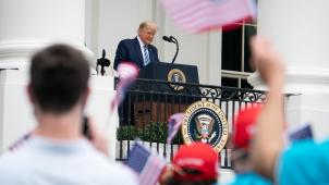<p>Zum ersten Mal seit seiner Rückkehr aus dem Krankenhaus ist US-Präsident Trump wieder öffentlich aufgetreten.</p>