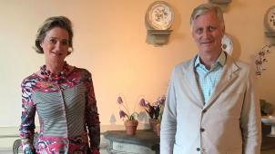 <p>Ein Foto, das um die Welt geht: Philippe trifft seine Halbschwester Delphine.</p>