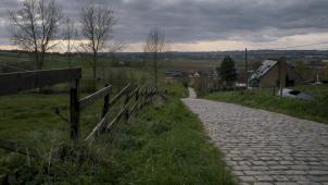<p>Dieses Foto zeigt den Paterberg, eine der Kopfsteinpflasterpassagen bei der „Ronde“, die an diesem Sonntag ausgetragen wird.</p>