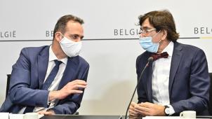 <p>Oliver Paasch (l.) und Elio Di Rupo während der Pressekonferenz des Konzertierungsausschusses am Freitagmorgen</p>