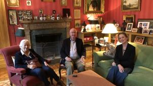 <p>Königin Paola und König Albert II. haben am Sonntag Prinzessin Delphine im Schloss Belvedere getroffen.</p>