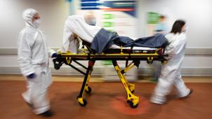 <p>Um Platz zu schaffen, wird ein Corona-Patient vom Lütticher Citadelle-Krankenhaus in ein Pflegeheim verlegt.</p>