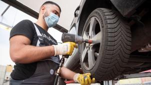 <p>Weil viele Autofahrer den Winterreifenwechsel aufschieben, erwartet der VAB einen Ansturm in den Werkstätten, wenn die Temperaturen zu sinken beginnen.</p>