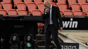 <p>Ein ratloser Zinédine Zidane während des Real-Spiels gegen Valencia.</p>