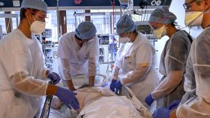 <p>Das Krankenhauspersonal leidet unter der zweiten Corona-Welle.</p>