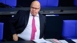 <p>Peter Altmaier (CDU), deutscher Bundesminister für Wirtschaft und Energie, sitzt in der Plenarsitzung im Deutschen Bundestag.</p>