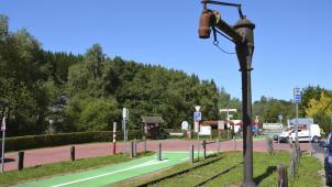 <p>Die alte Wasserpumpe fällt am Ravel-Weg in Küchelscheid direkt ins Auge. Nun sollen die schadschaften Stellen ausgebessert werden und das historische Objekt einen neuen Anstrich erhalten.</p>