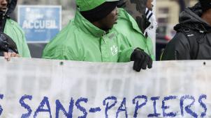 <p>In unserem Land leben schätzungsweise 100.000 bis 150.000 Einwanderer ohne gültige Aufenthaltsgenehmigung (sog. „Papierlose“), oft unter erbärmlichen Bedingungen.</p>