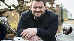 <p>Der flämische TV-Macher Bart De Pauw muss sich ab nächster Woche wegen grenzüberschreitenden Verhaltens und Stalking vor Gericht verantworten.</p>