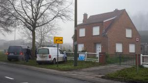 <p>In diesem Wohnhaus im Edingsesteenweg wurde der Mann festgehalten.</p>
