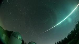 <p>Wenn ein Meteorit vom Himmel fällt, wird er von Beobachtern meist als Sternschnuppe wahrgenommen.</p>