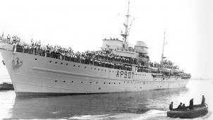 <p>Die „Kamina“ verlässt mit belgischen Freiwilligen den Hafen von Antwerpen Richtung Korea.</p>