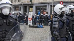 <p>Die Polizei ist massiv vertreten.</p>