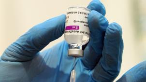 <p>Belgien weicht wie einige andere EU-Mitgliedsländer von den Empfehlungen der EMA ab und schränkt den Einsatz des Astrazeneca-Impfstoffs ein.</p>