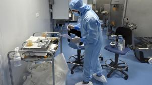 <p>Am Rande des Industriegebiets der belgischen Stadt Seneffe, im Werk des US-Laborausrüsters Thermo Fisher, wird ein entscheidender Bestandteil des Astrazeneca-Impfstoffs gegen Covid-19 hergestellt.</p>
