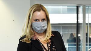 <p>CO2-Steuer kann besprochen werden: Haushalts-Staatssekretärin Eva De Bleeker.</p>