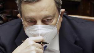 <p>Mario Draghi, Ministerpräsident von Italien, nimmt an einer Sitzung im Parlament teil, bevor er sich einer Vertrauensabstimmung unterzieht, die den Beginn seiner Regierung markieren würde.</p>