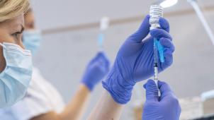 <p>Der Impfstoff von Astrazeneca bleibt massenhaft liegen</p>