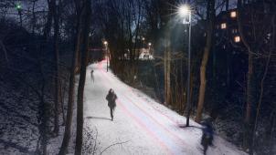 <p>Intelligente Beleuchtung für den Radweg Moltkestraße: Die Leuchten dimmen automatisch ab, wenn kein Verkehr ist, oder hoch, wenn sich Radfahrer nähern.</p>
