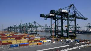 <p>Blick auf das Europa-Terminal im Antwerpener Hafen</p>