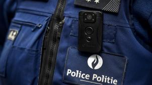 <p>Polizist mit Bodycam.</p>