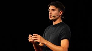 <p>Conner Rouseau (28), bringt neuen Wind in die Politik der flämischen Sozialisten.</p>