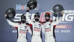 <p>Laurens Vanthoor (l.) und seine Teamkollegen gewannen in Sebring.</p>